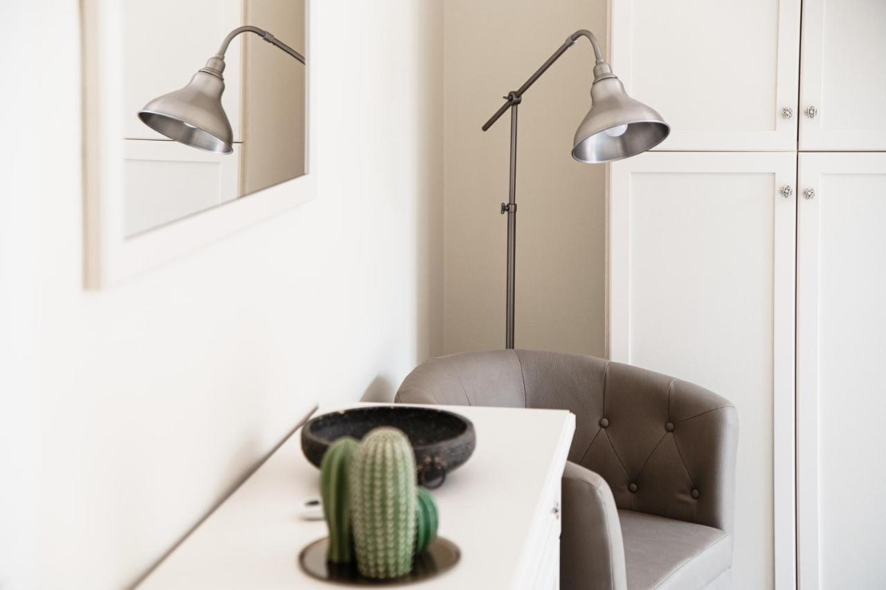 Lovely With Private Parking In Appartement